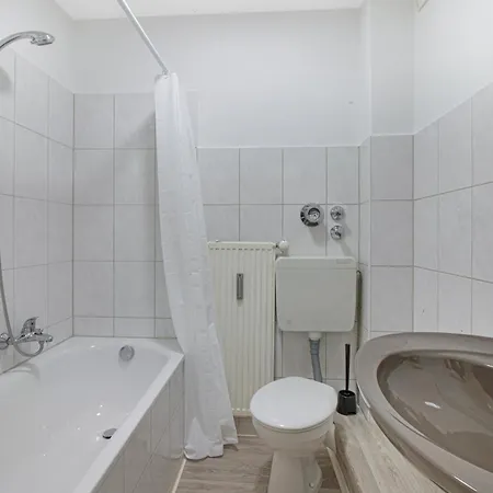 Mit Balkon In *